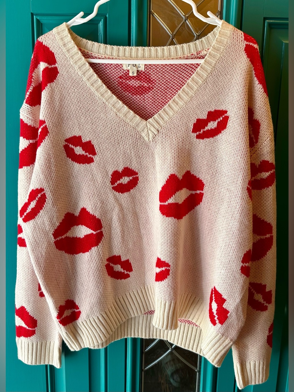 POL Lipstick Kisses Oversized V Neck Sweater Sz S Cream Red Slouchy Knit